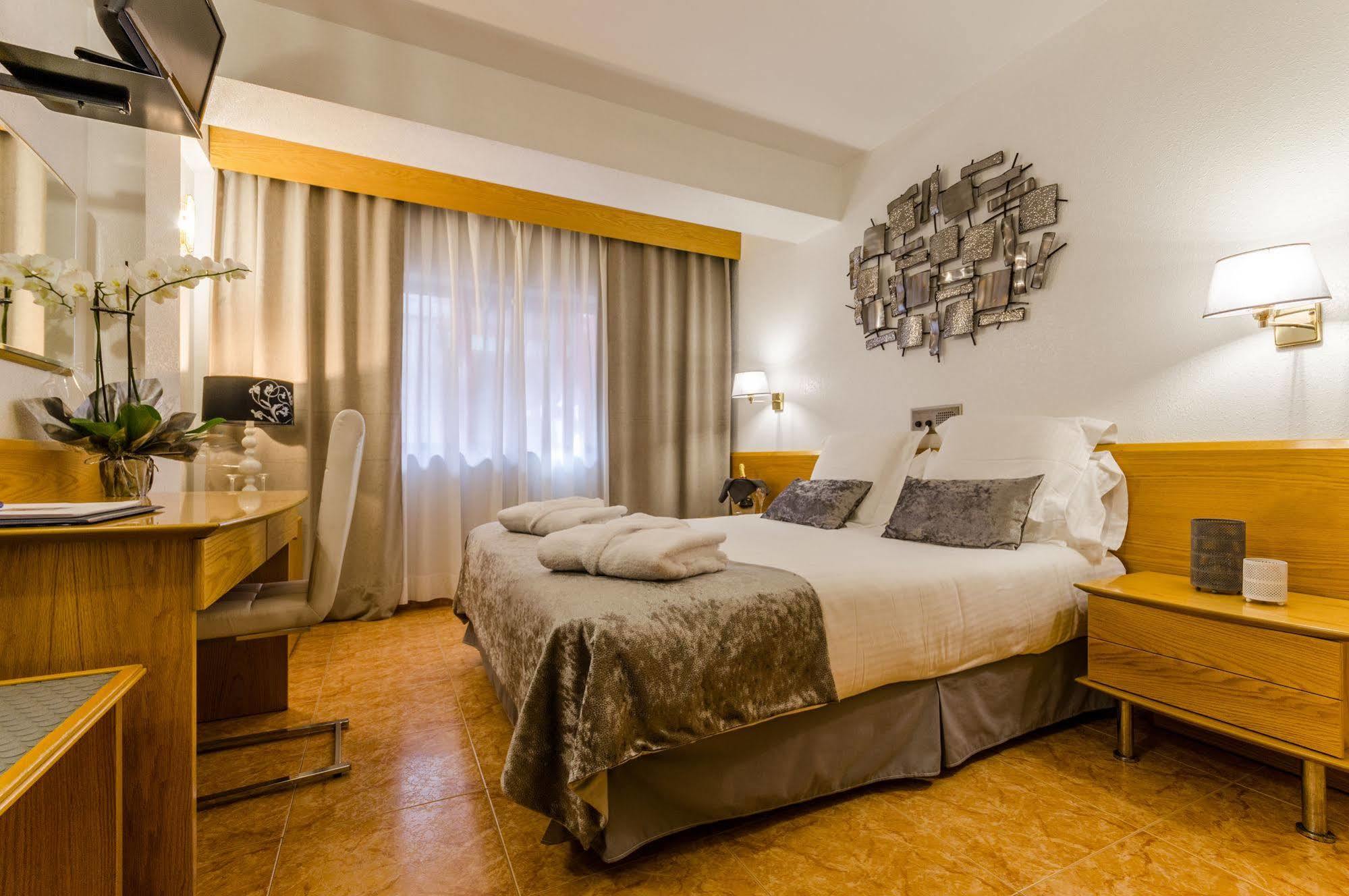 Yomo Eureka Hotel Андора ла Веля Екстериор снимка